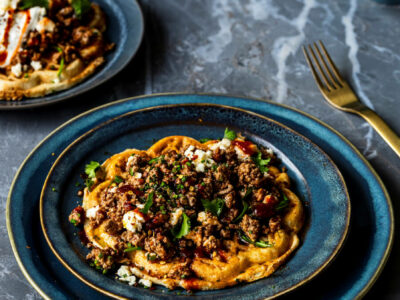 stökkar vöfflur með harissa lambi
